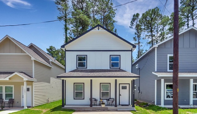 22 New Build free coffee wifi smart TV Close to lake