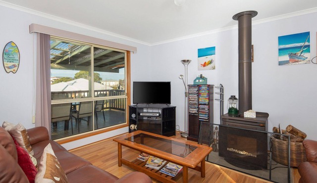 22 Panorama Avenue, Sunset Strip - great house on a large block