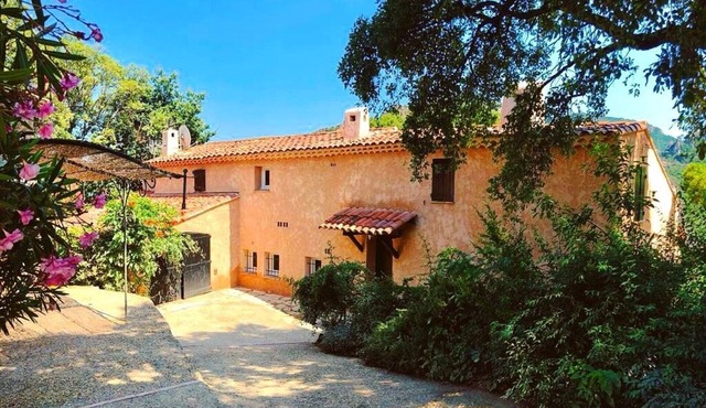 220 m² villa with 4 suites, 4 bathrooms and stunning views of the Esterel