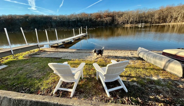 220’ WATERFRONT BEACH HOME ROCK RIVER WI PETS PIER POOLS FP FISHNG BOAT KAYAKS