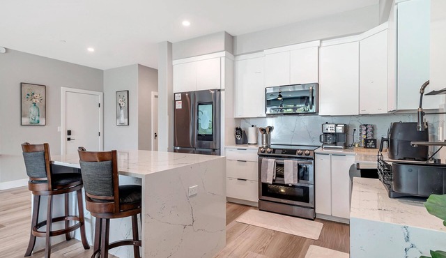 2200 Sqft Modern/Luxury Newly Built, 5 min walk to Downtown Livermore