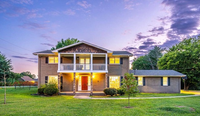 2205 Rothmore Dr SW · Aurora - 5 Bedroom / Fiber Wi-Fi / Beautiful Home