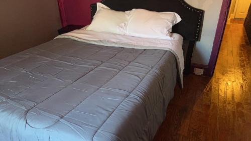 2218 N Colorado Master Queen Room