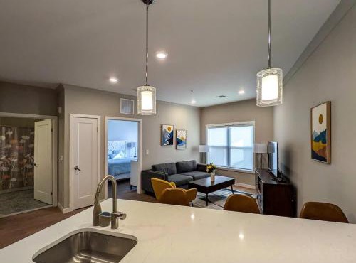 222 Brand New 2 Bedroom 1 KIT 2 BATH 1 Living