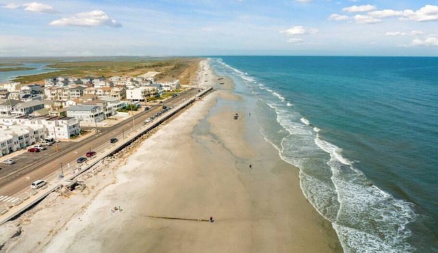223 10th Street N, Unit 8 · Brigantine Beach Block ★Parking ★ Deck ★