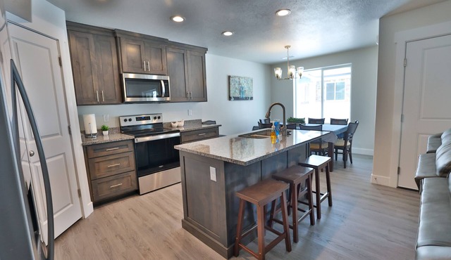 225 - Bear Lake Escapes. Beautiful & brand new! Unbeatable location in Garden City