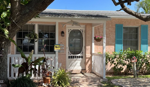 225 Cocoa Beach Stay Cottages - Pet Friendly, downtown, walk to the beach!