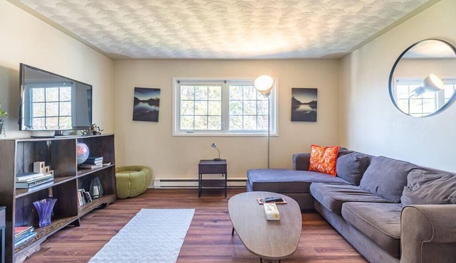 226 Cozy Work From Home Ready 2 Bdrm Apartment