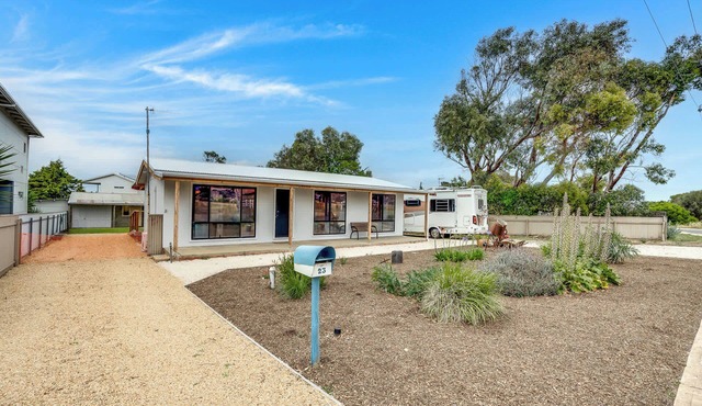 23 Ellensford Tce - Comfortable Home Two Streets to the Beach