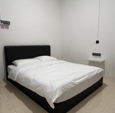 23 Inn Queenbed Room with share bathroom