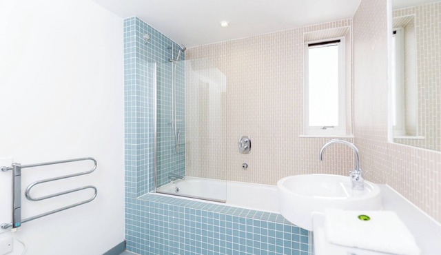 23 Kew Bridge Court - 2 bedroom apartment