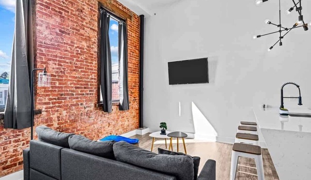 23 Luxury Loft-FREE Private Parking-Tesla Charger