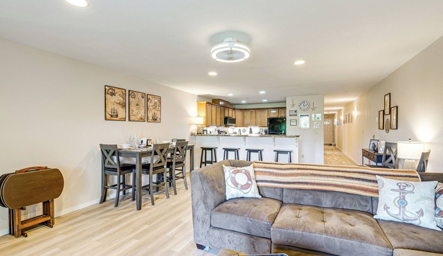 23-Mile Canal On-Site: Condo in Ocean Shores!