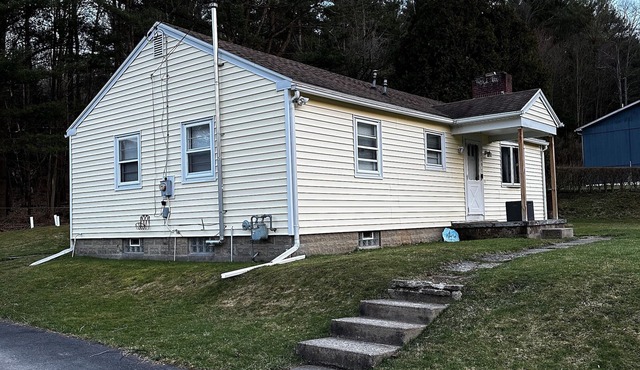 23 MILES TO ELLICOTTVILLE! The Cozy Hideaway - Pet Friendly!