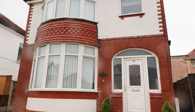 23 RYDEN AVENUE, pet friendly, country holiday cottage in Cleveleys