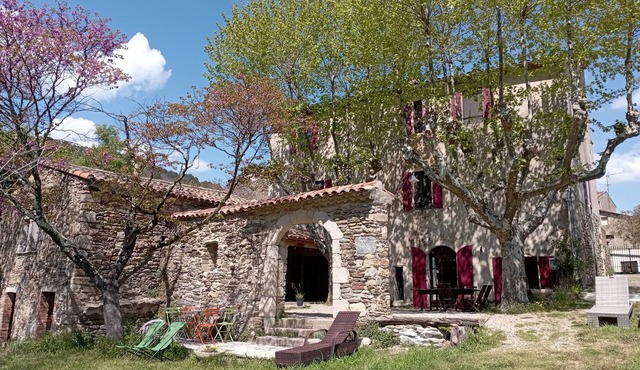 230 m² farmhouse facing the Cévennes forest