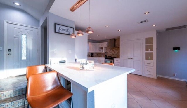 2300 SQFT 3 bed/2.5bath Long-Term Private Pool Oasis