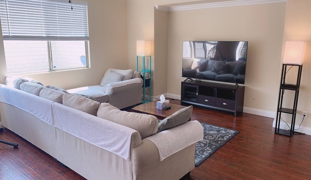 2300SF LUX 3BD HOUSE WITH BIG BACK YARD