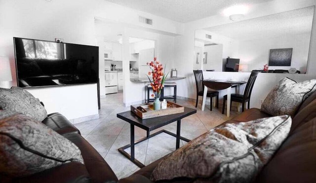 232 1 Bedroom Private Suite, great location!