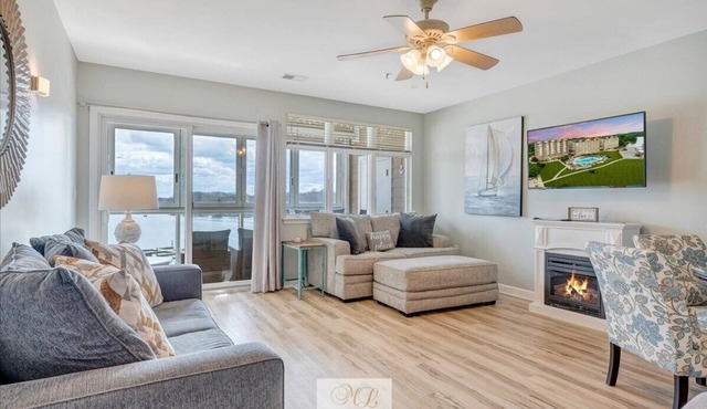 #233 2 bedroom lakefront condo Mariners SML