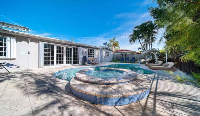 2340 Pool House 7