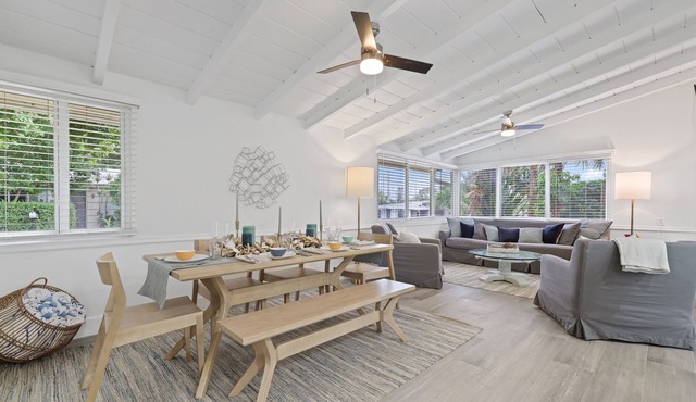 237 Delray Luxe: 4BR Villa w/Heated Pool + Beautiful Outdoor Living Space