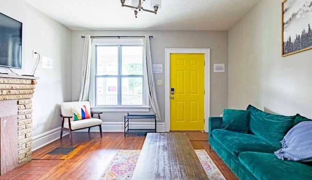 2394 Indiana (SIDE) · Perfect For Groups & Families-5 Bedroom Cozy Home