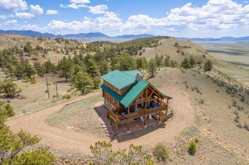 24-0089 Rustic Hartsel Getaway w/35-Acre Yard