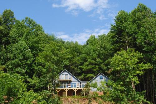 24-Acre Cottage w/Hot Tub Near Blowing Rock
