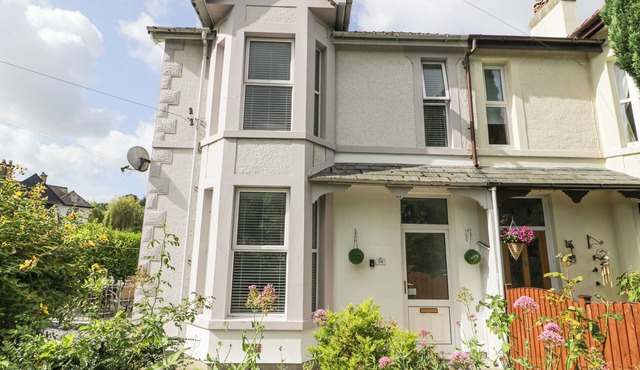 24 CADNANT PARK, with a garden in Conwy