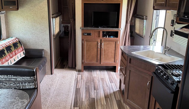 24' Camper, One hour from Jackson Hole, WY in beautiful Tetonia, ID.