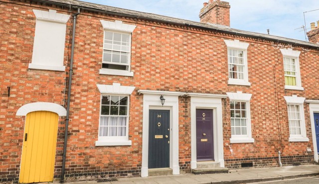 24 COLLEGE LANE, family friendly in Stratford-Upon-Avon