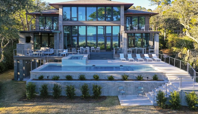 24 Duck Hawk-Oceanfront, Large Pool & Amazing Game Room. Coastal Chic!
