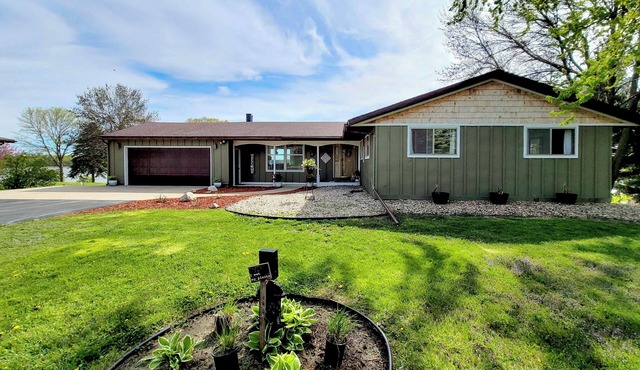 24-Foot Dock: Lakefront Montgomery Home!