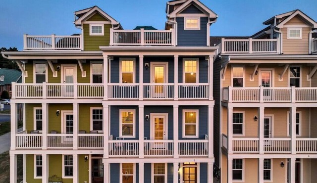 24 Guest Lake Hangout with 12 beds!