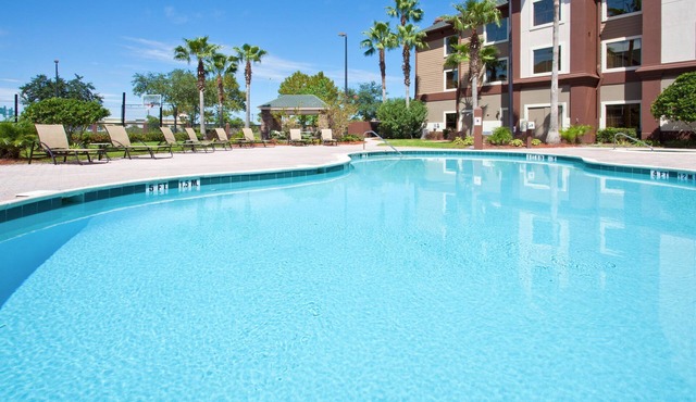 24 Hour Fitness Center | 1.5 Miles from Orlando International Airport + 25 Minutes to Disney World