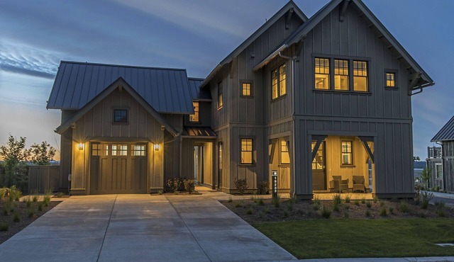 24-hr staff ~ Group friendly ~ close to nature + downtown ~ wifi ~ W/D ~ Bend