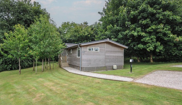 24 MEADOW RETREAT, pet friendly, luxury holiday cottage in Dobwalls