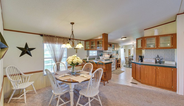 24 Mi to Morrison Springs County Park: Cozy Home