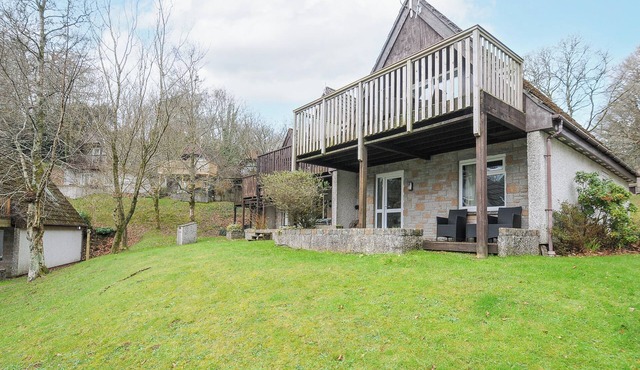 24 VALLEY LODGE, pet friendly, with pool in Drakewalls