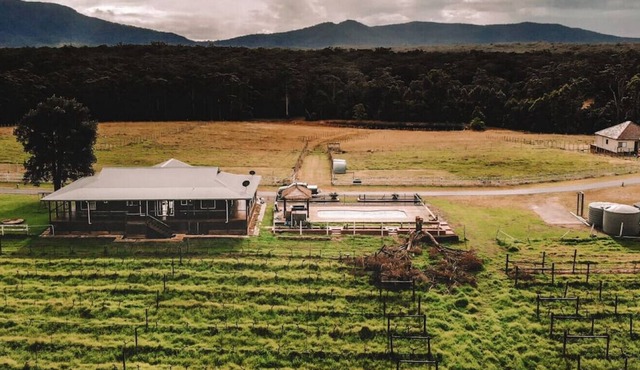 240 Cottage 01 · Cheerful 4 bedroom Cottage with swimming pool