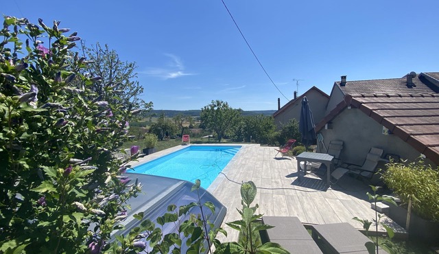 240m2 Family House with Heated Swimming Pool in Winegrower Village