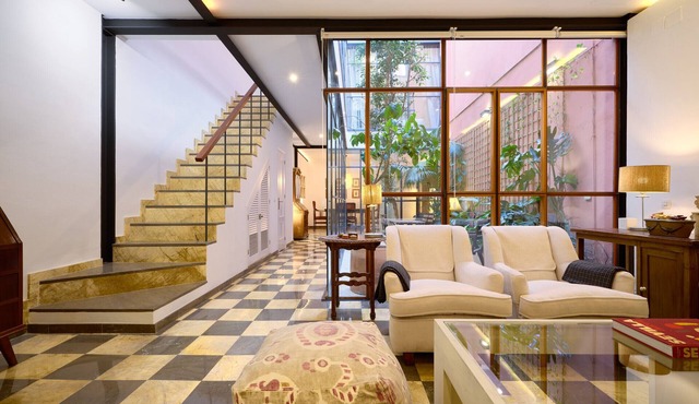 240m2 house with private parking included