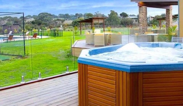 241 - Modern Exclusive Resort Villa w Pool Spa & Gym