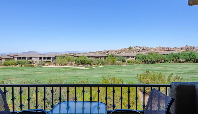 2450 Square Foot Town-Home with Golf Course and Mountain VIEWS!