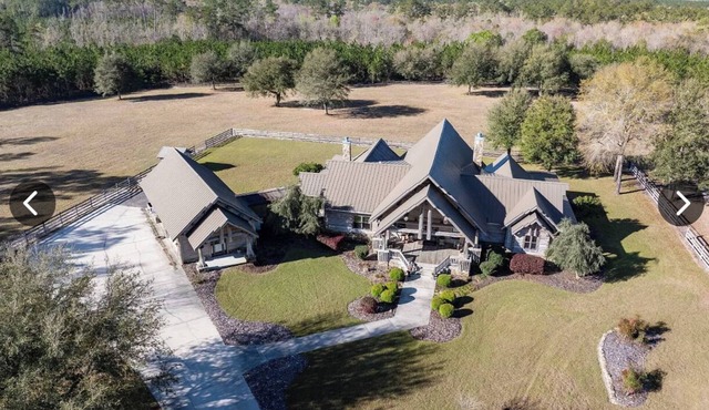 246 Acres with beautiful ranch house. Weddings & retreats welcome! Sleeps 12