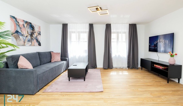 247 Reside: Apartment SZ2 | Downtown | Netflix in Straubing