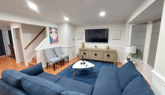 $249/Comfy 5br,3.5bth,& 3LVL TH