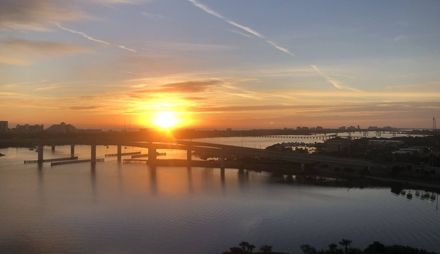 24TH FLOOR WITH STUNNING ENDLESS VIEWS