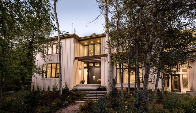 25-Bed, Amenity-Rich Estate in a Private Forest